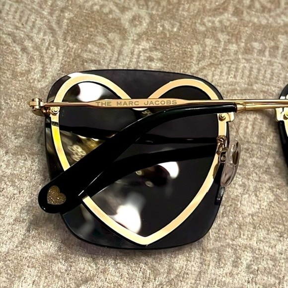 Brand New The Marc Jacobs Square Sunglasses w/ Gold Tone Metal Heart Shaped Rim main image 7
